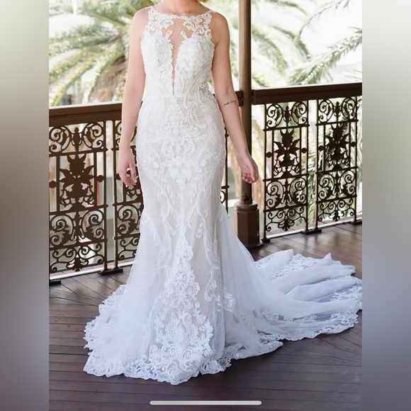 Wedding dress. Essence of Australia size 8 (corset added so can fit 4-10. D3153 - Picture 6 of 6